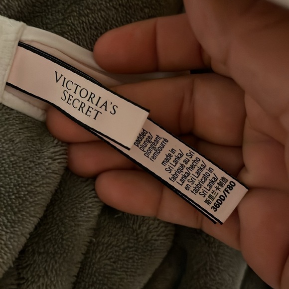 Victorias Secret Bra New but without tags! - Picture 2 of 3